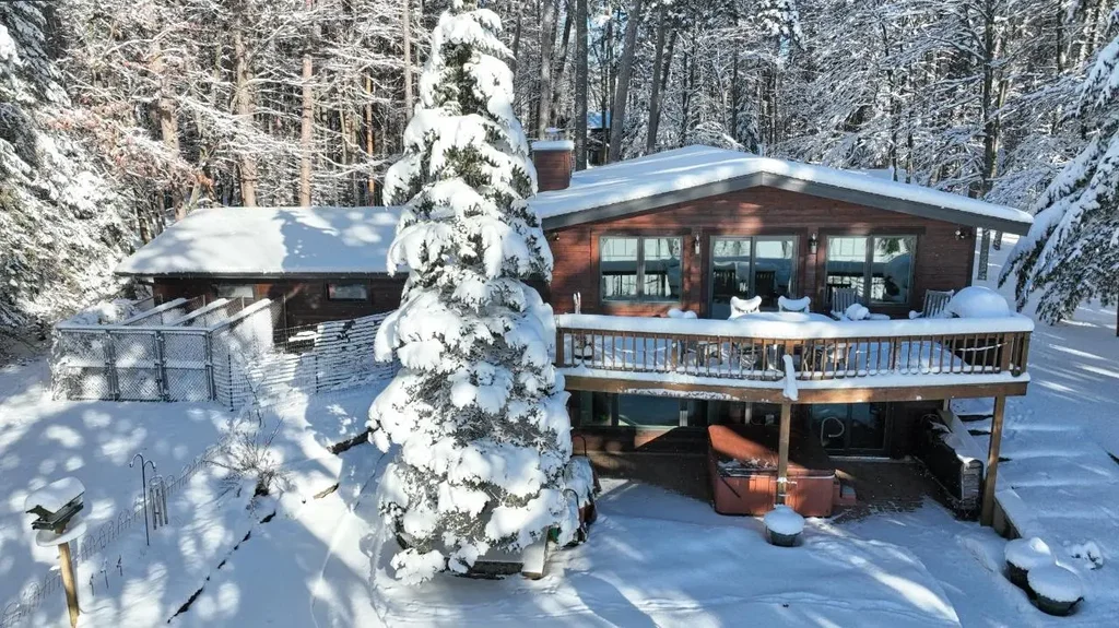 9317 Timberline Dr, Minocqua