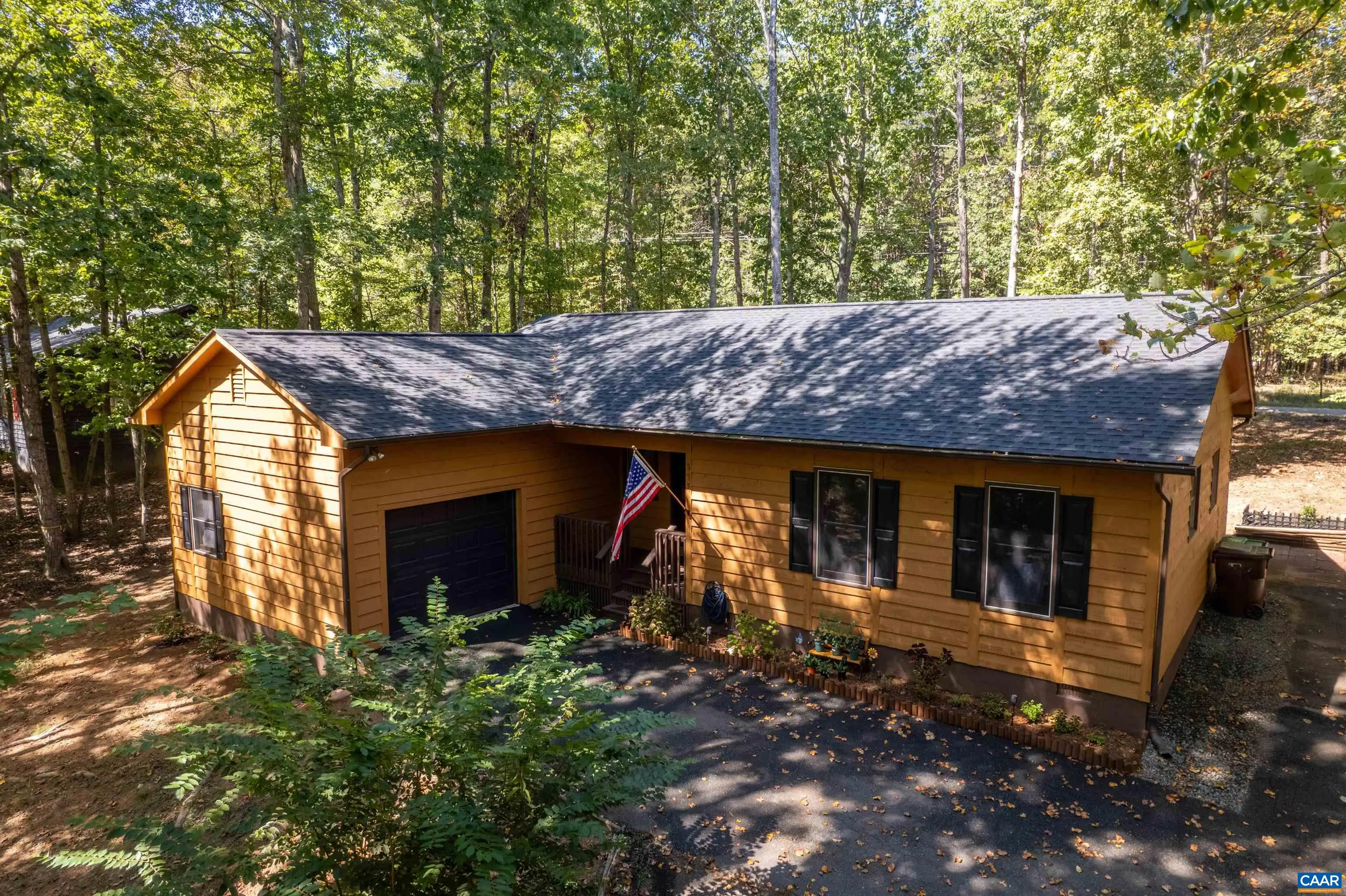 377 Jefferson Dr, Palmyra