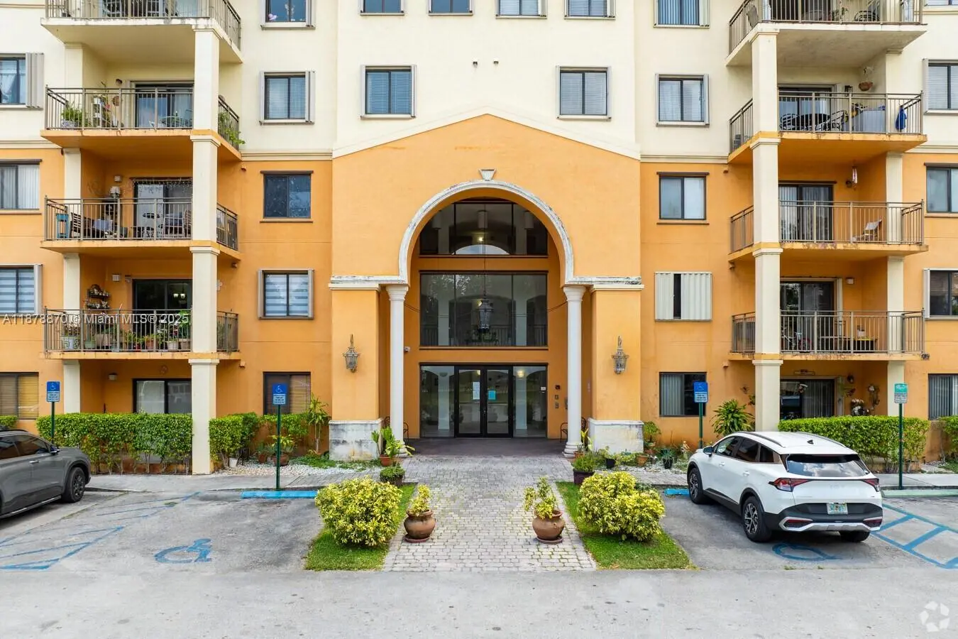 Photo of Listing #A11878870