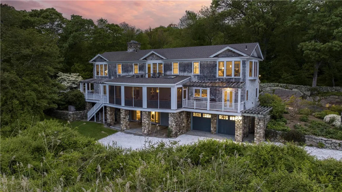 137 Cv Point East, Charlestown