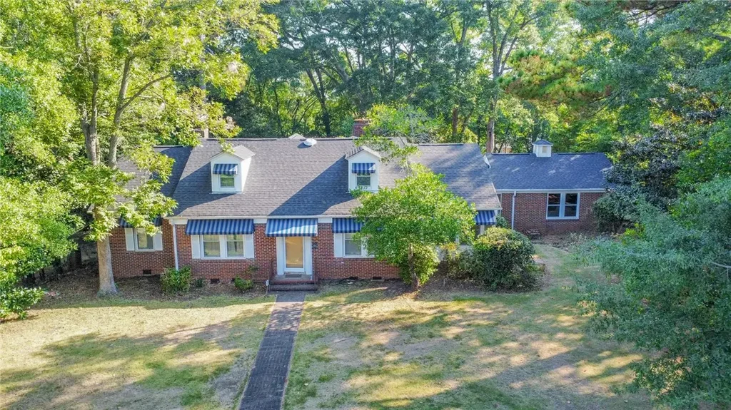 715 N 10th St, Opelika