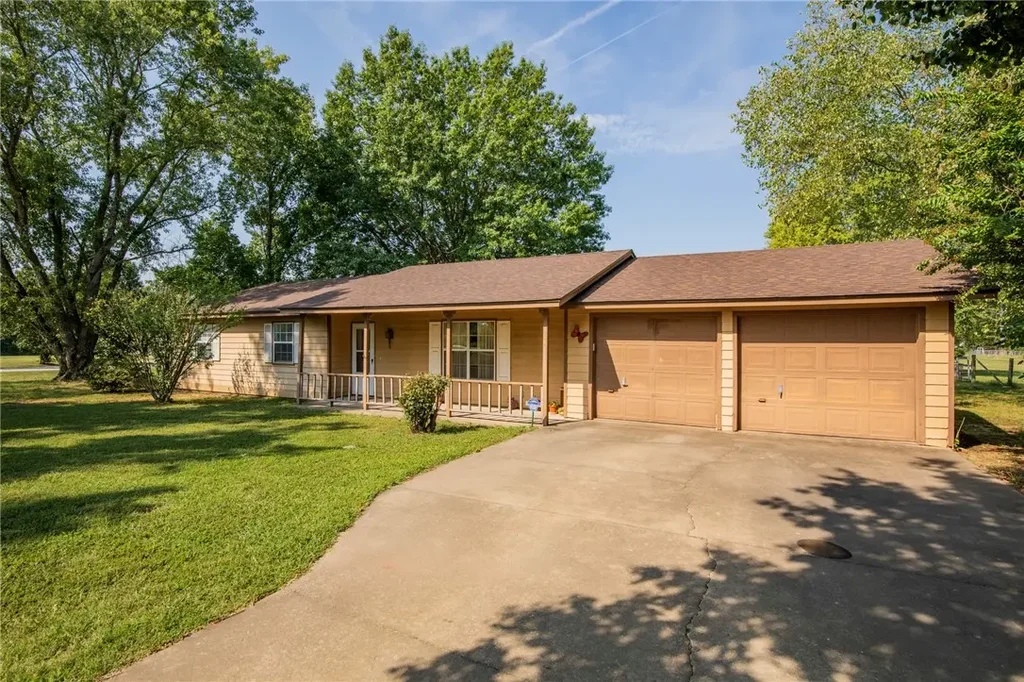 11511 Landers Road, Rogers