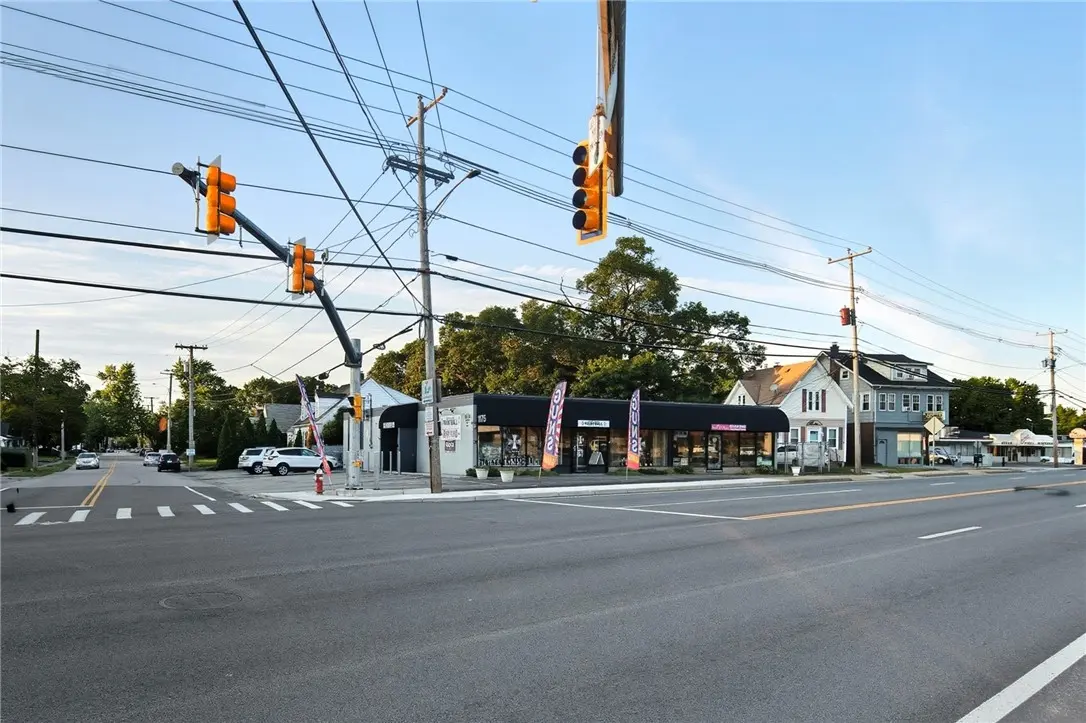 1175 Post Rd, Warwick