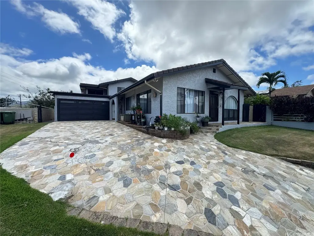 3 Kaalalo Place # Main House, Wahiawa