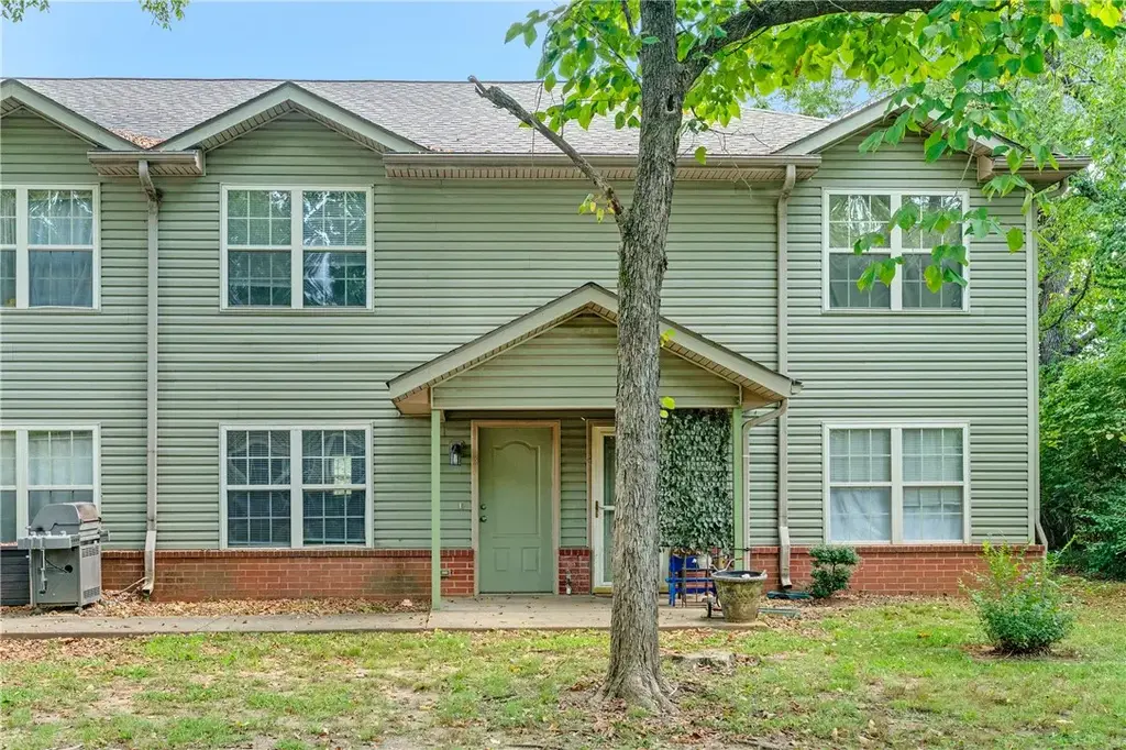 1429 W Netherland Way 3, Fayetteville