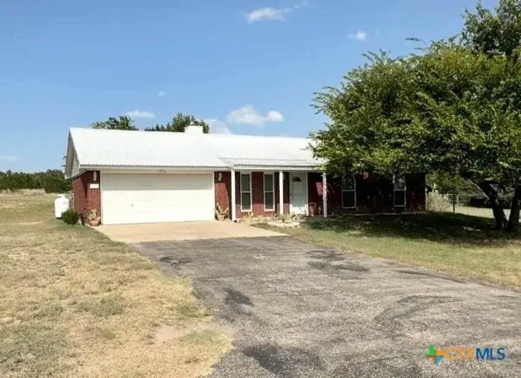 369 County Road 3367, Kempner