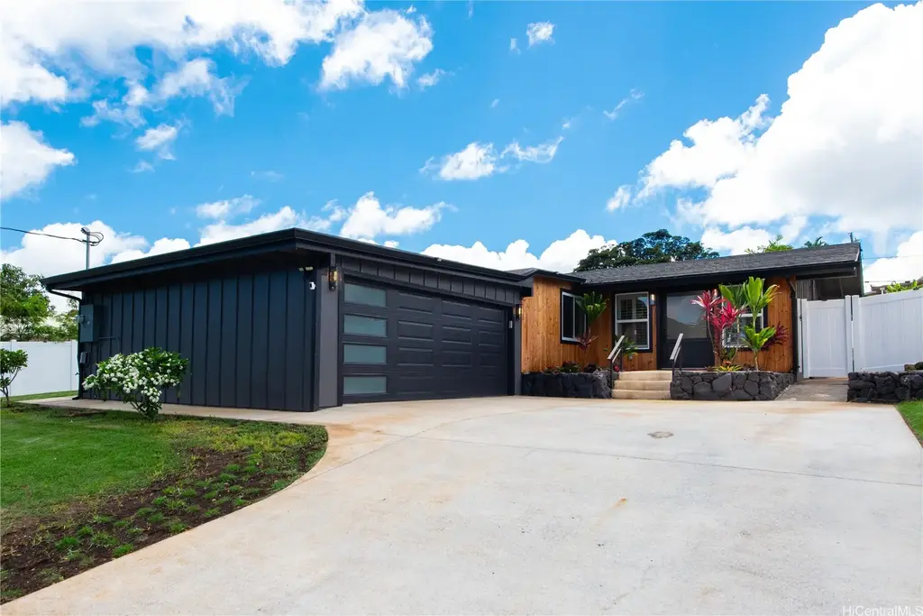 323 Iliaina Street, Kailua