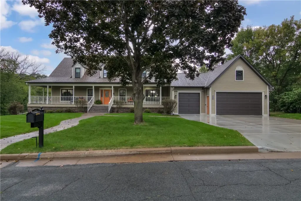 3920 Woodcrest Court, Eau Claire
