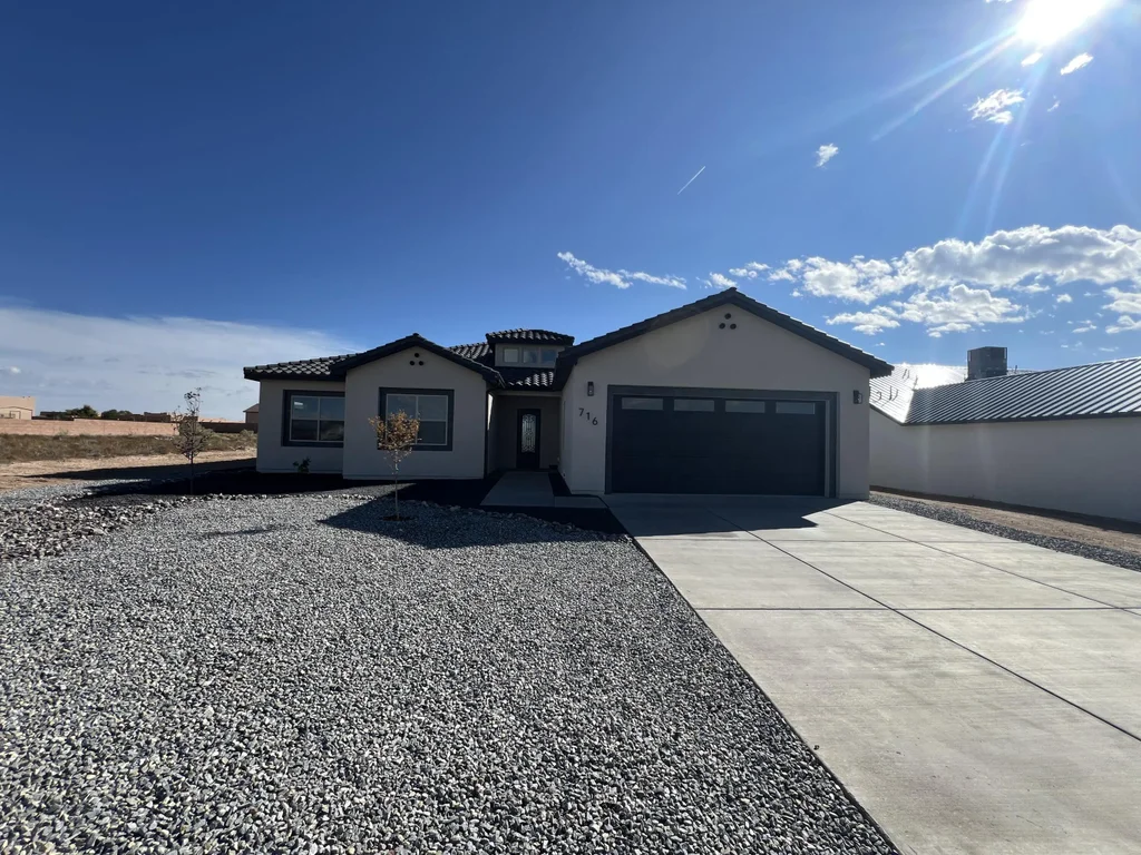 716 2nd Street Ne, Rio Rancho