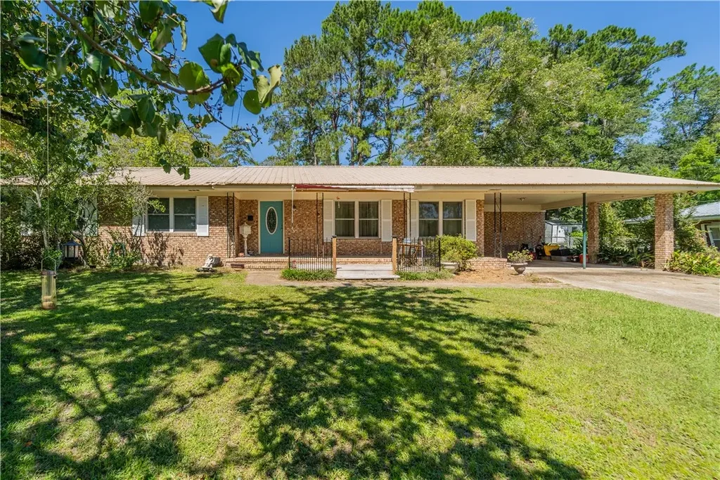 1703 Rainbow Drive, Waycross