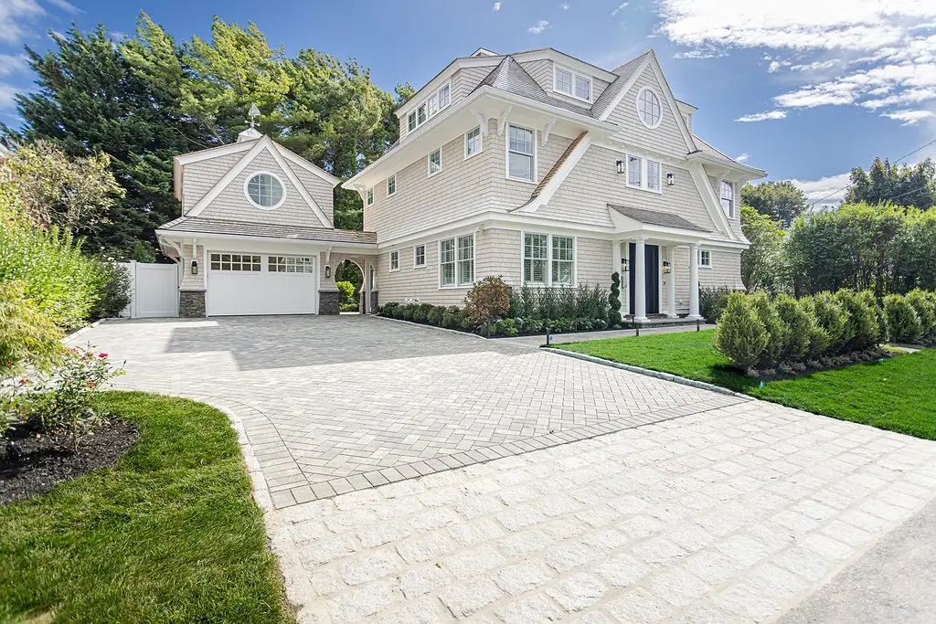 84 Coggeshall Ave, Newport