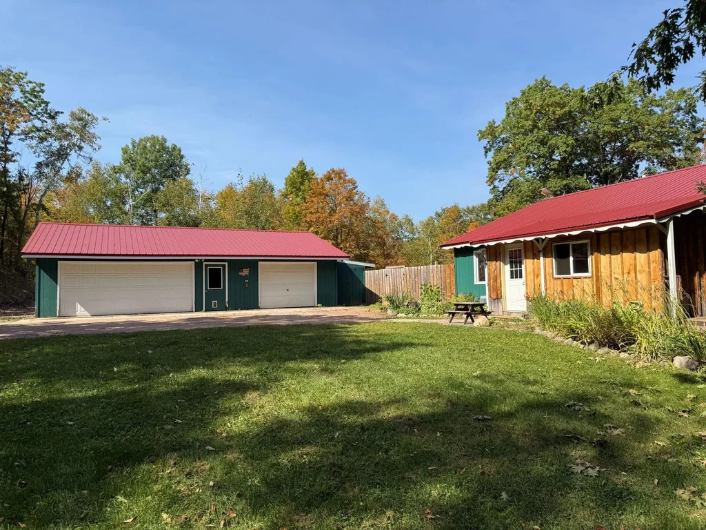 W9196 Birchwood Ln, Deerbrook