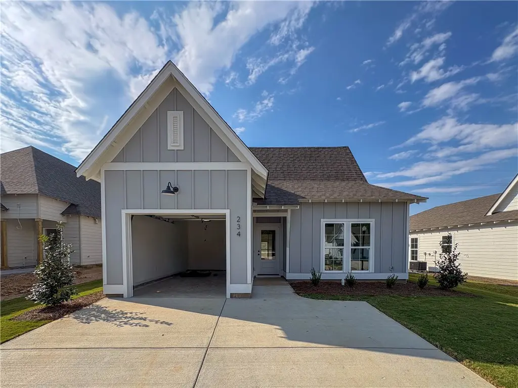 234 Summer St, Opelika