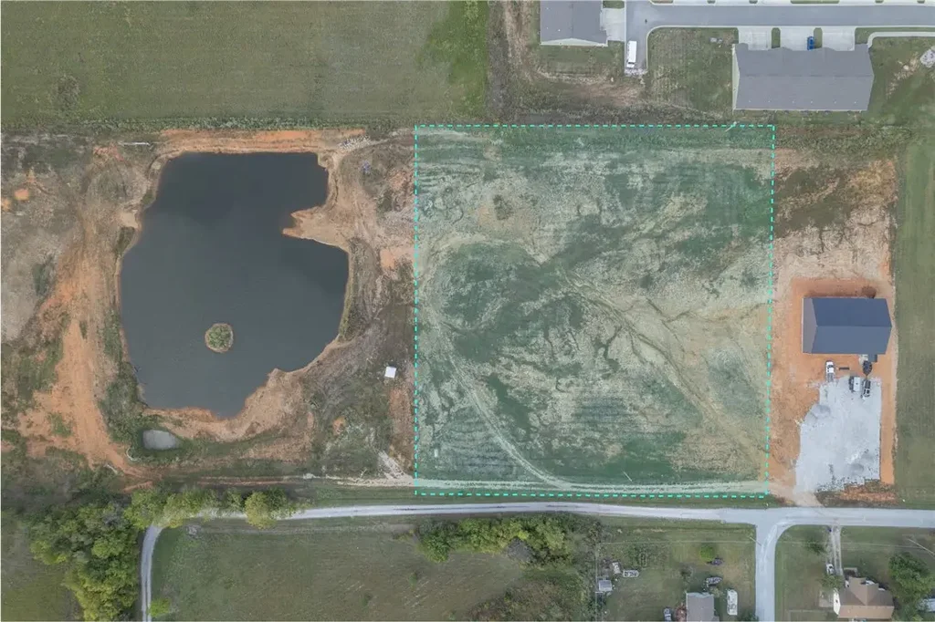 12735 Lynn Lane, Neosho