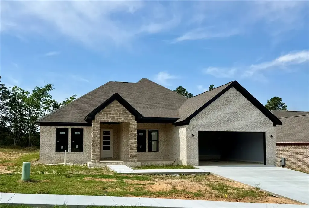 1305 Elk Horn Drive, Russellville