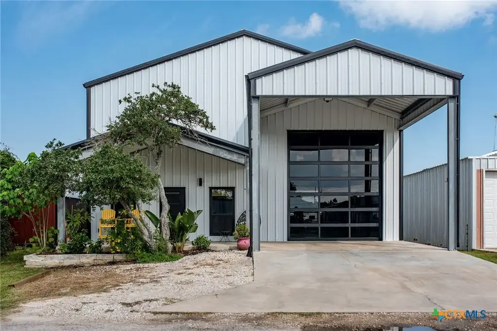 804 W Tyler Avenue, Port O'Connor