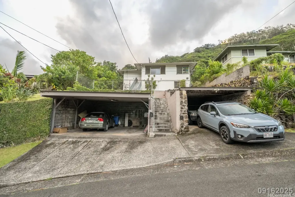 1583 Kalaepaa Drive, Honolulu