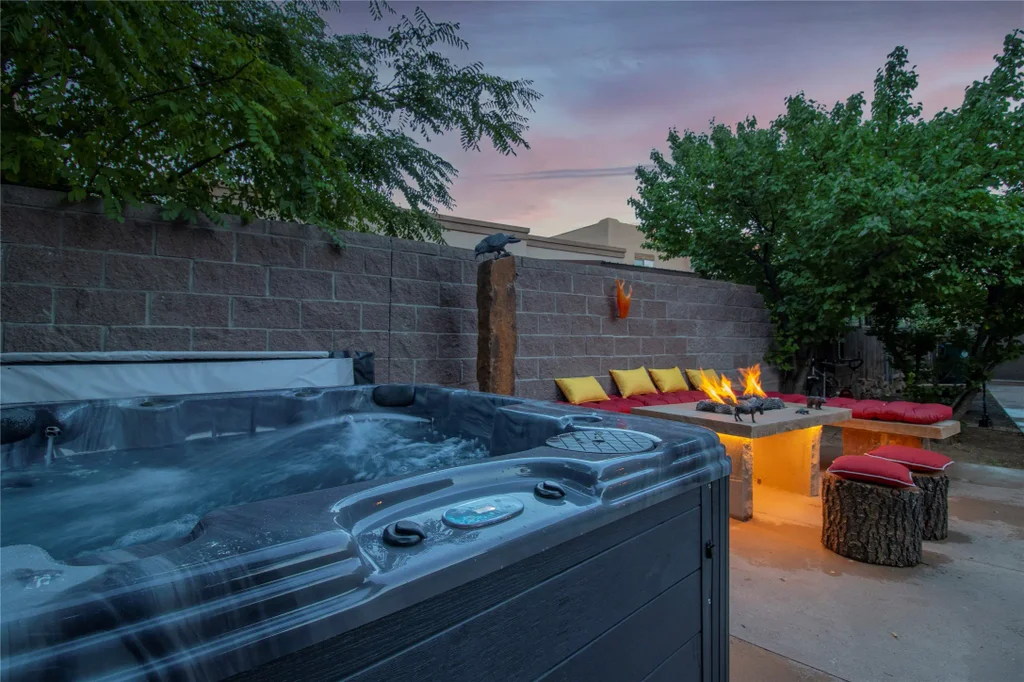 4702 Solecito Way, Santa Fe