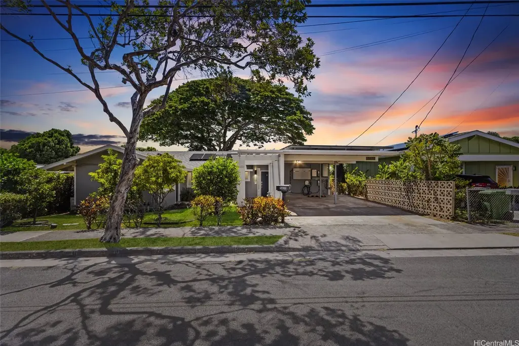 5633 Kanau Street, Honolulu