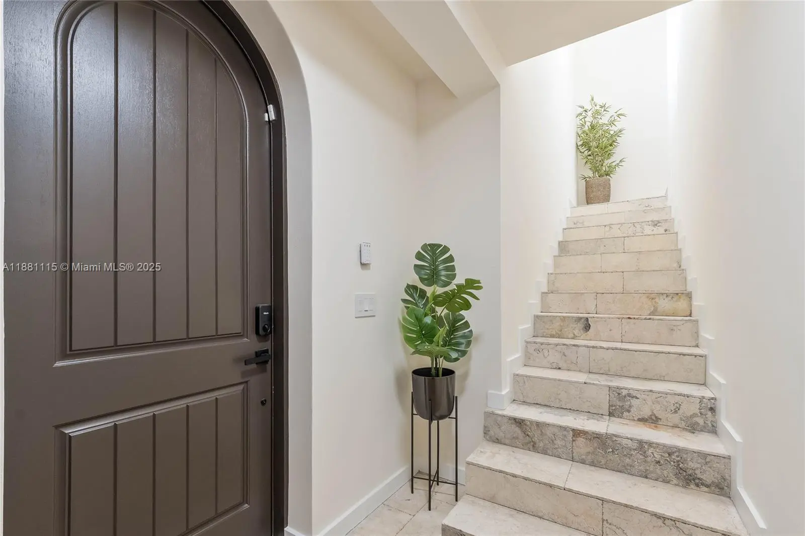 Photo of Listing #A11881115