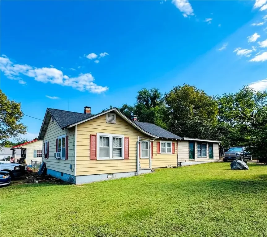 302 E College Avenue, Berryville