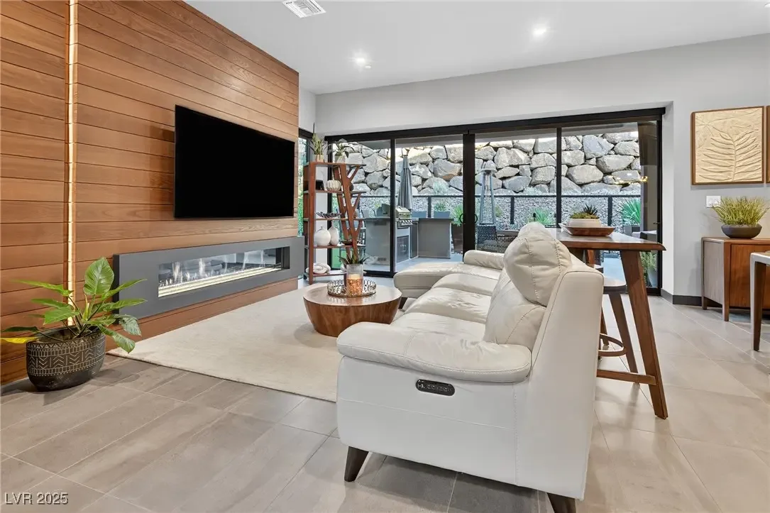 Photo of Listing #2720423