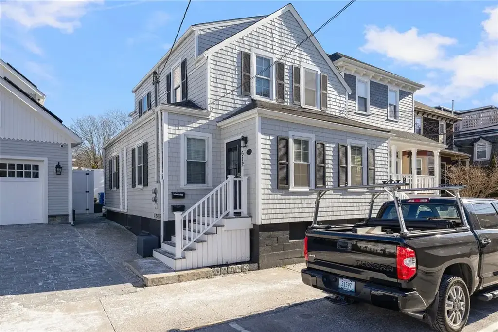 612 Thames St # 1, Newport
