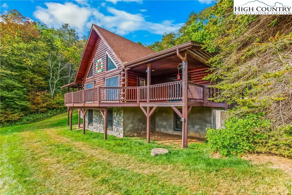 461 Apple Valley Road, Zionville