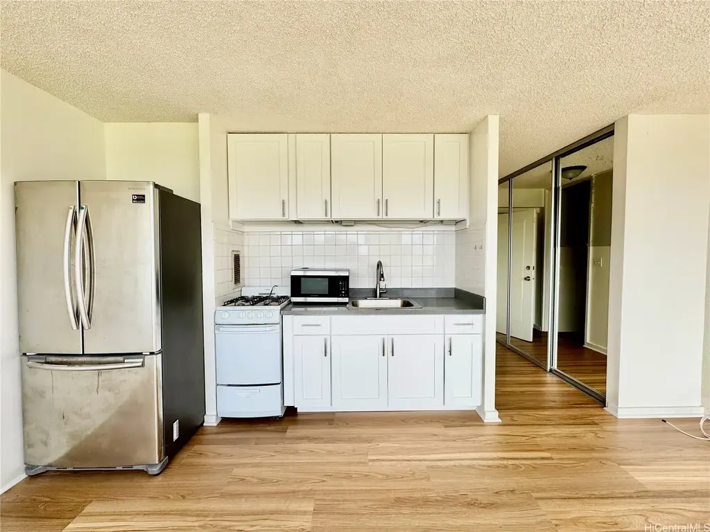 1550 Wilder Avenue # A612, Honolulu