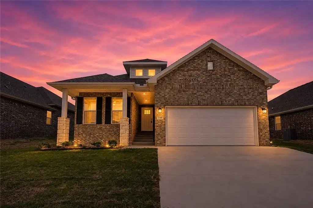 1100 Garrett Lane, Centerton