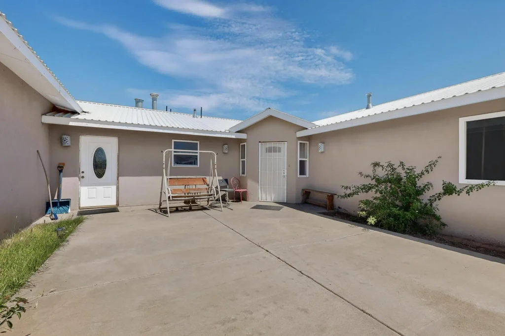 84 Calle Debra, Santa Fe