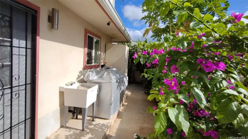 3048 Hinano Street, Honolulu