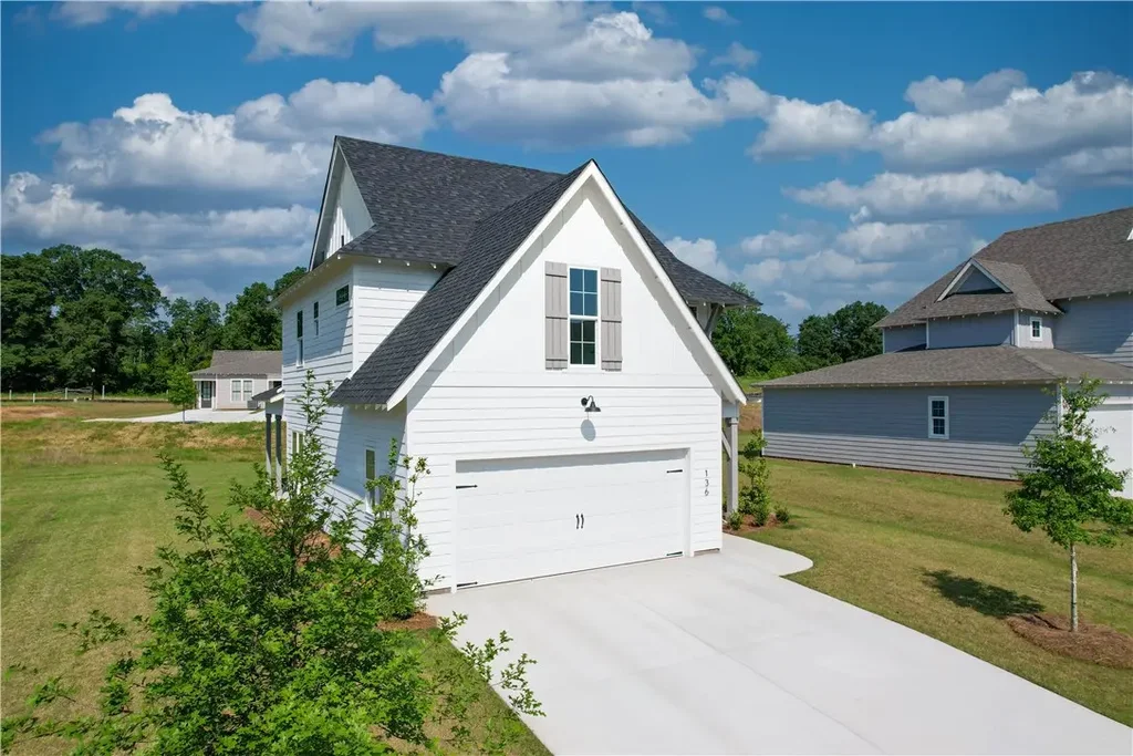 13 Firefly Ln, Opelika