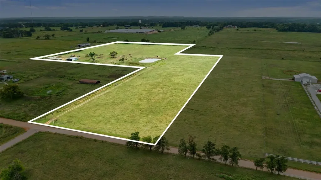 22201 Leonard Ranch Road, Gravette