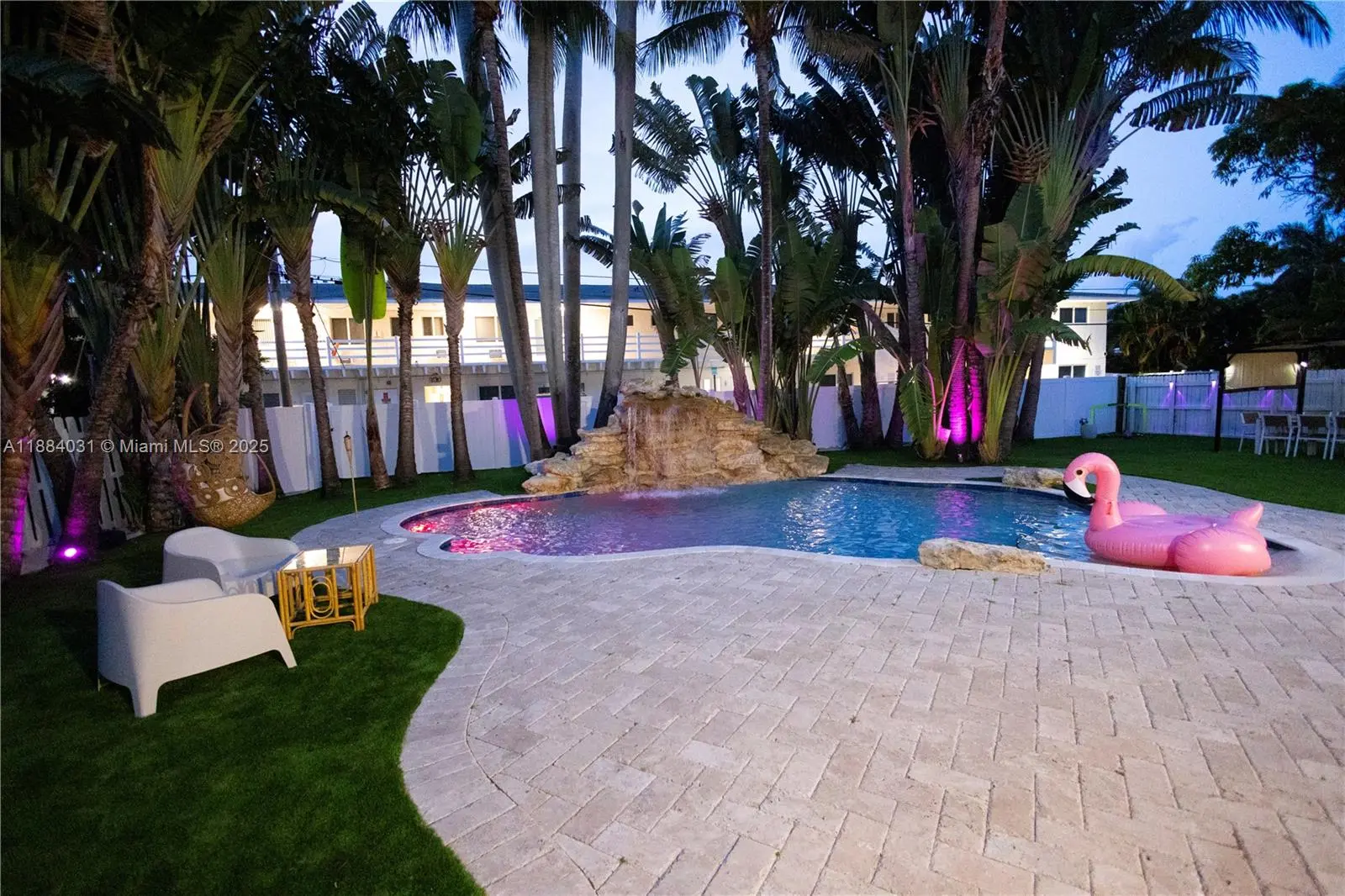 Photo of Listing #A11884031