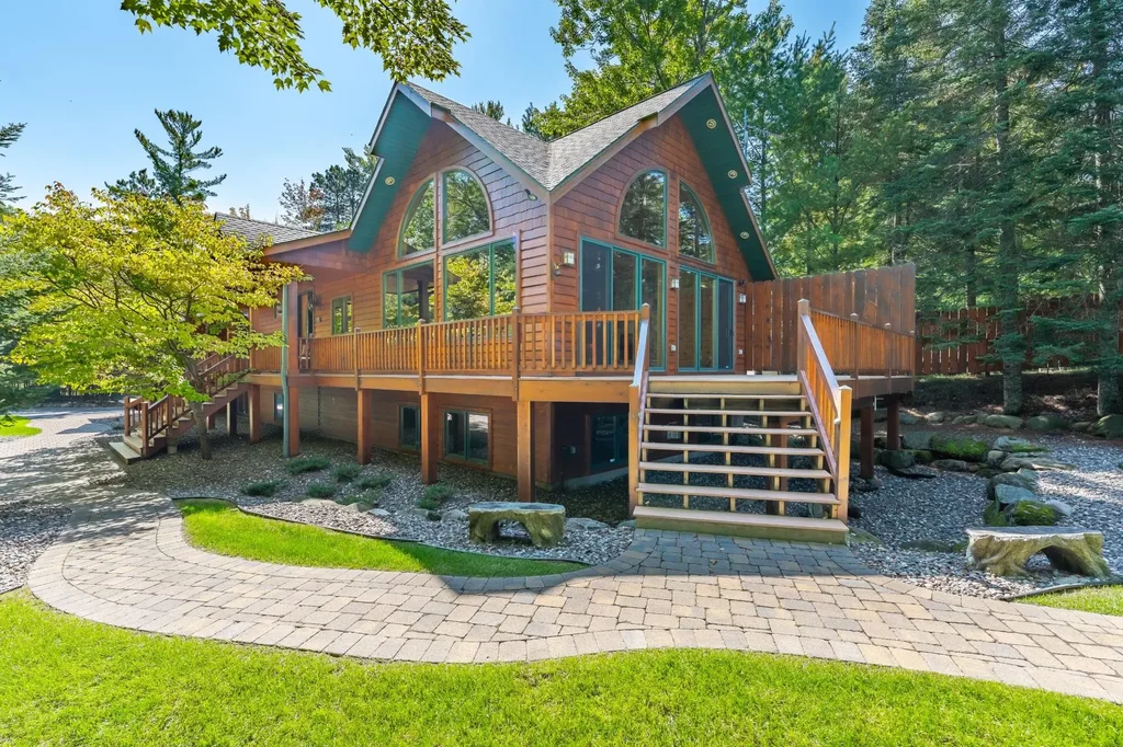 9025 Thoroughfare Rd, Minocqua