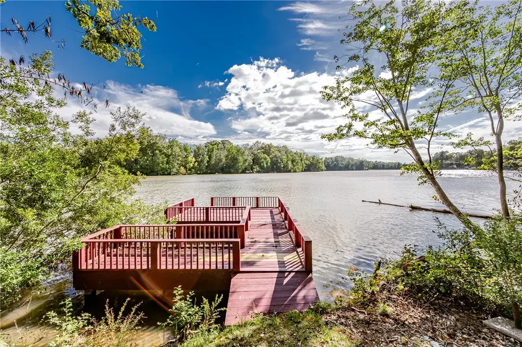 7262 Lakeshore Drive, Quinton