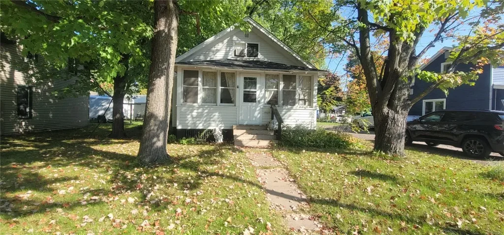 115 E Division Avenue, Barron