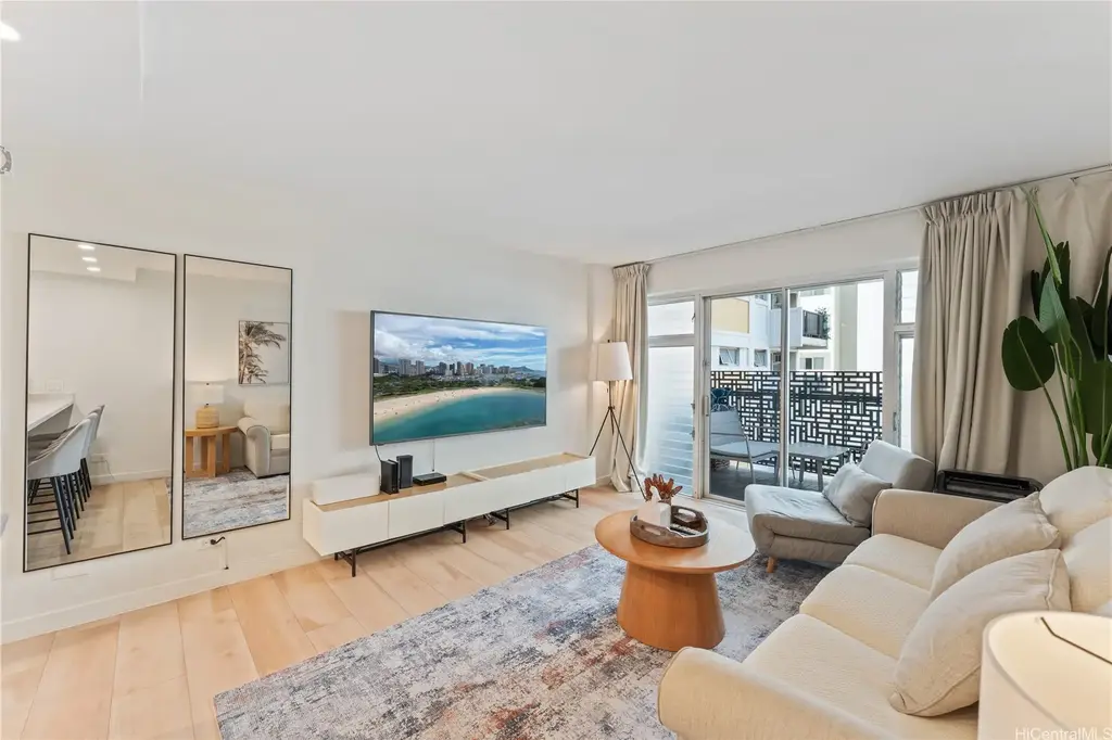 2465 Kuhio Avenue # 404, Honolulu