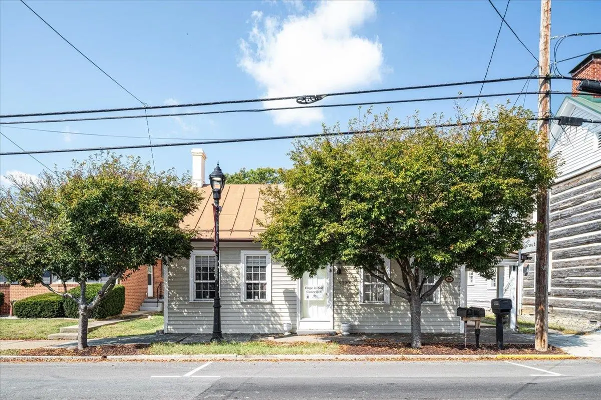 9299 Congress St N, New Market