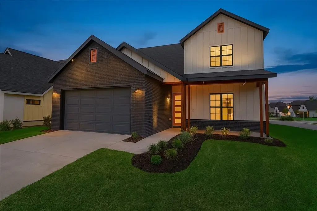 2331 W Seminole Drive, Rogers