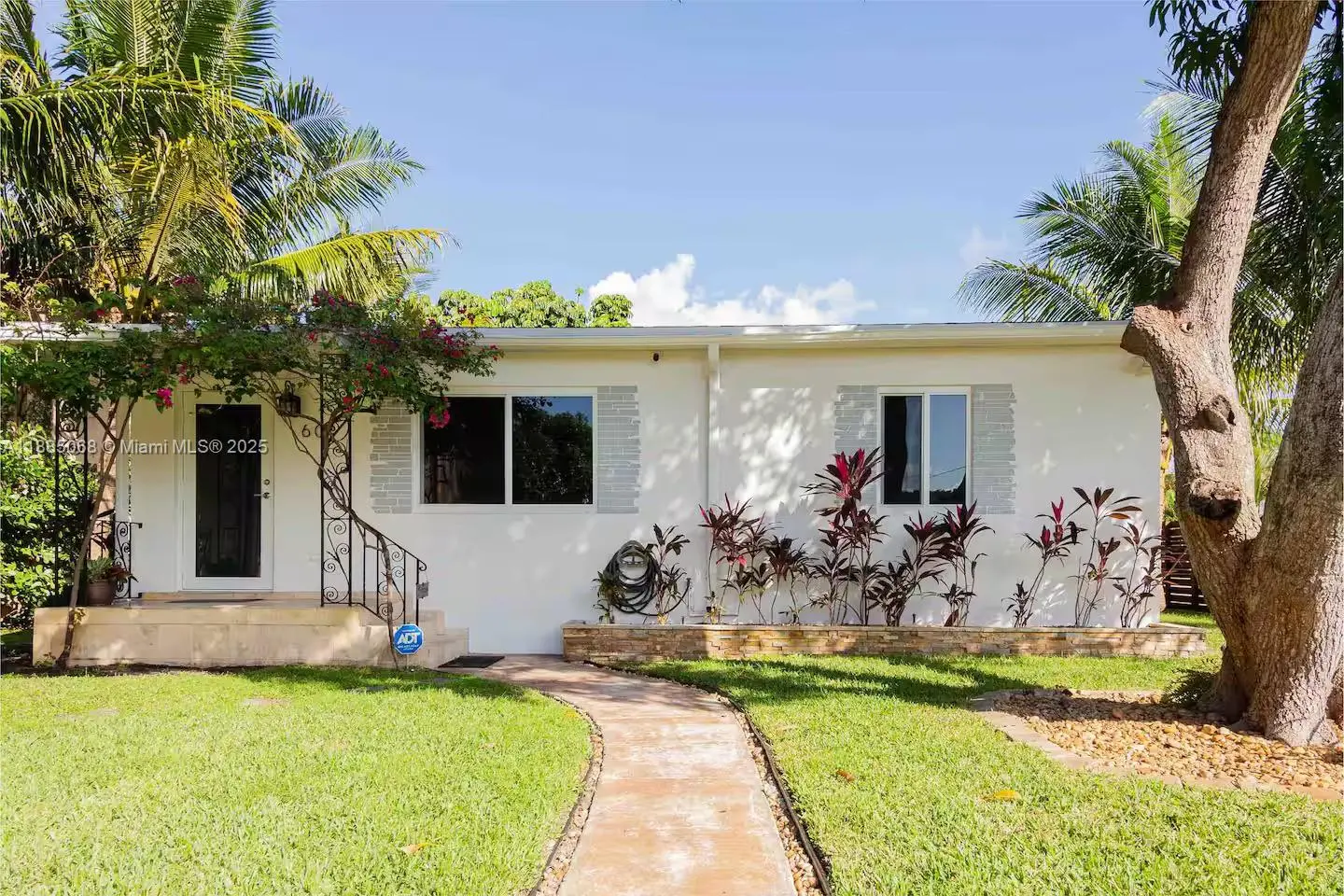 Photo of Listing #A11885068