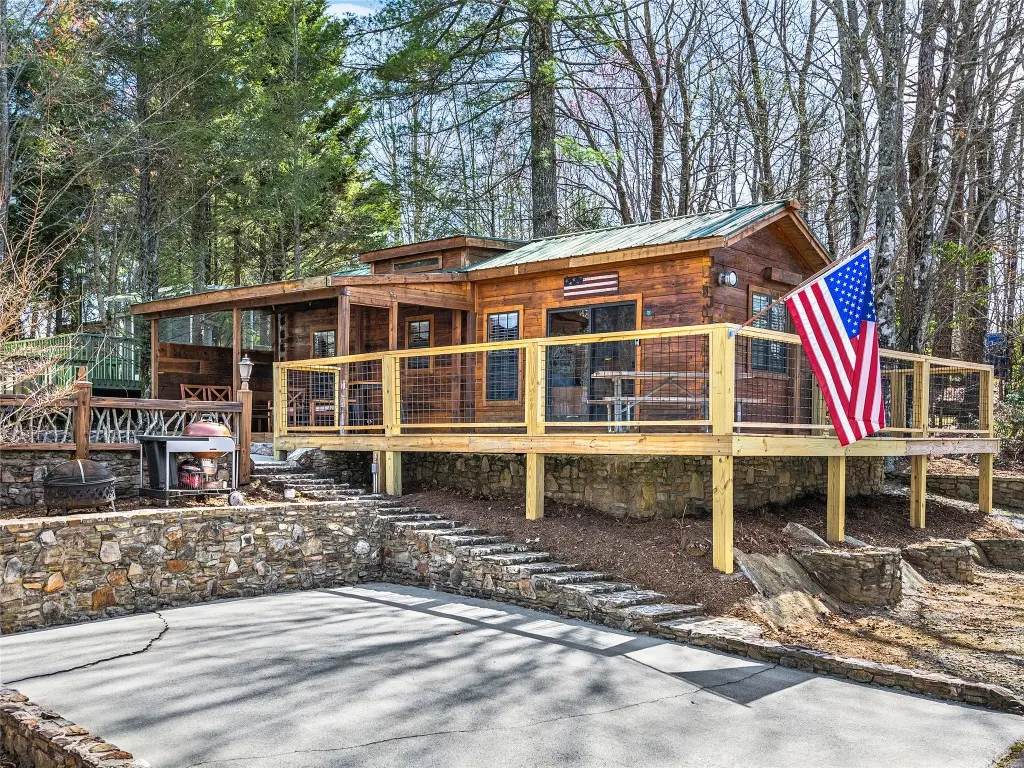 30 Boulder Drive, Lake Toxaway