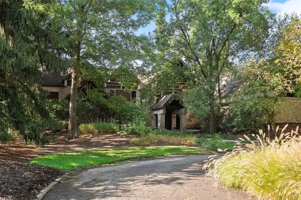 311 Hillcrest Drive , Lower Burrell