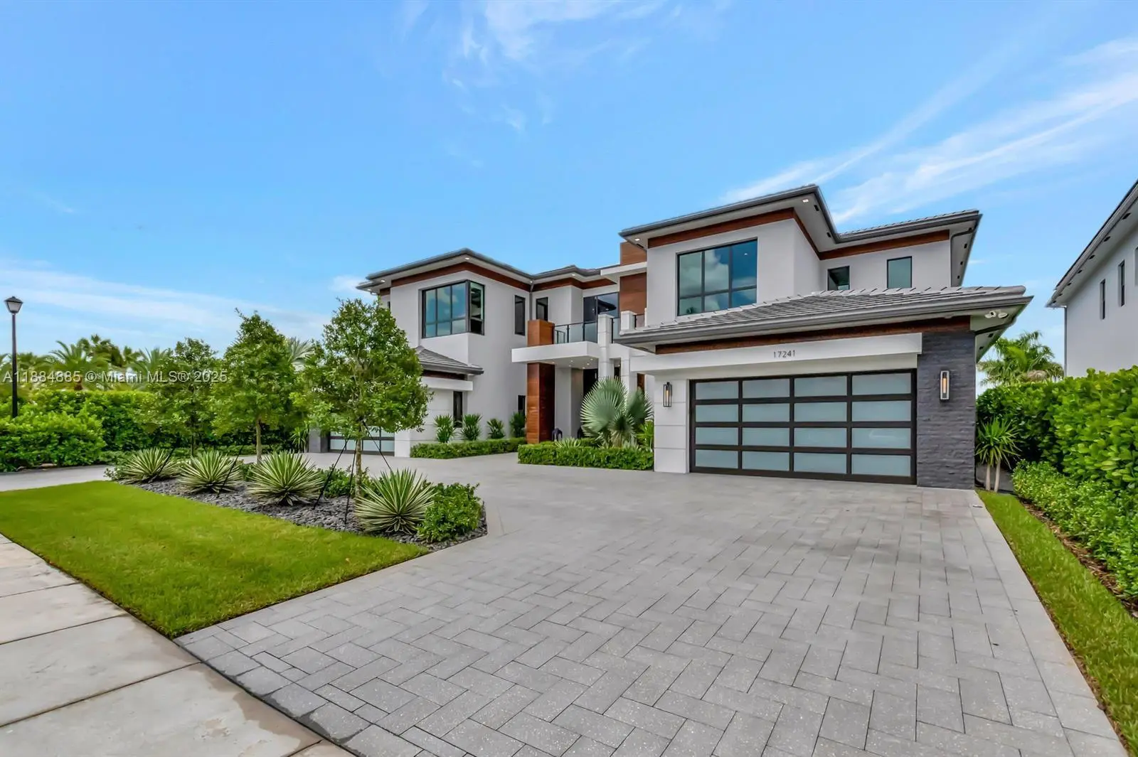 Photo of Listing #A11884885