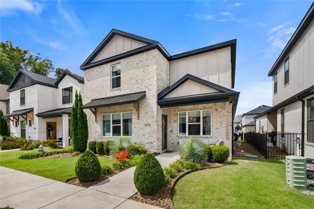 5218 S Brookmere Street, Rogers