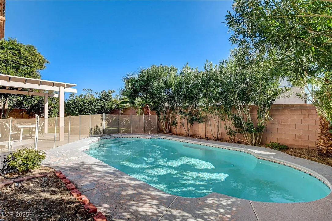 Photo of Listing #2722018