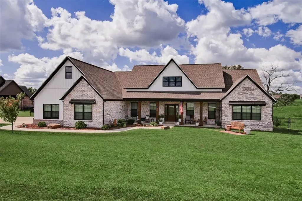 10025 Bunch Circle, Gravette