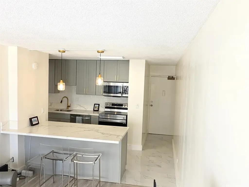 225 Kaiulani Avenue # 706, Honolulu