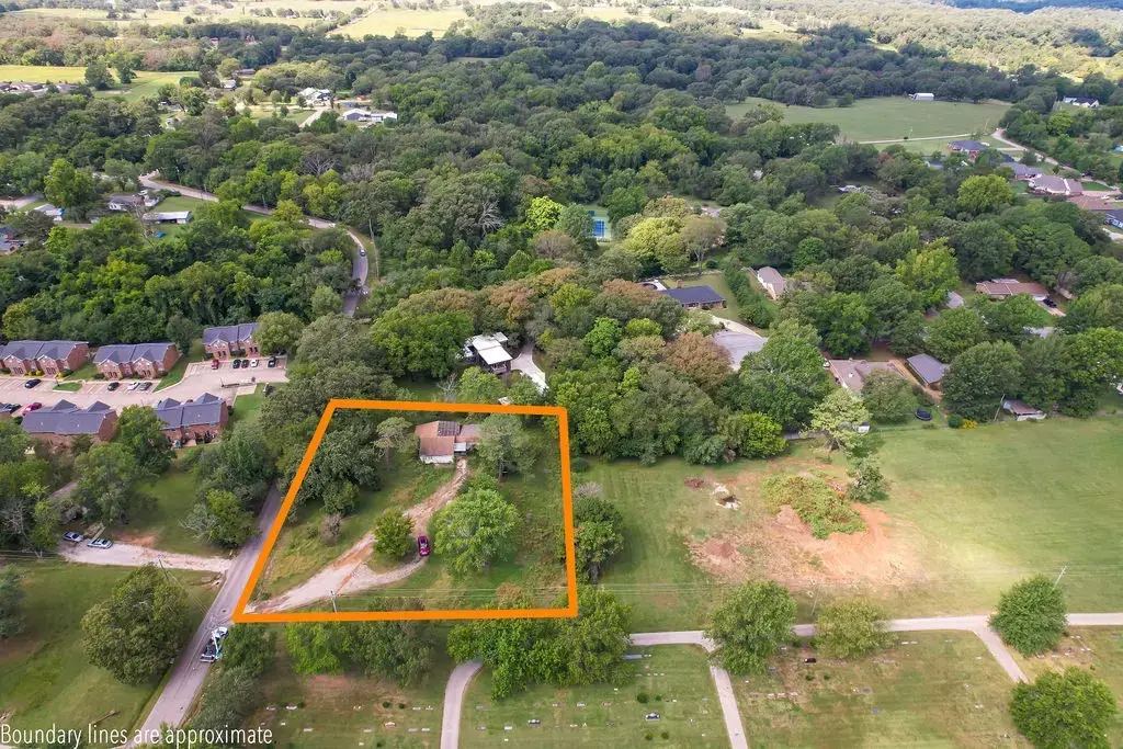 2209-2211 W Central Street, Siloam Springs
